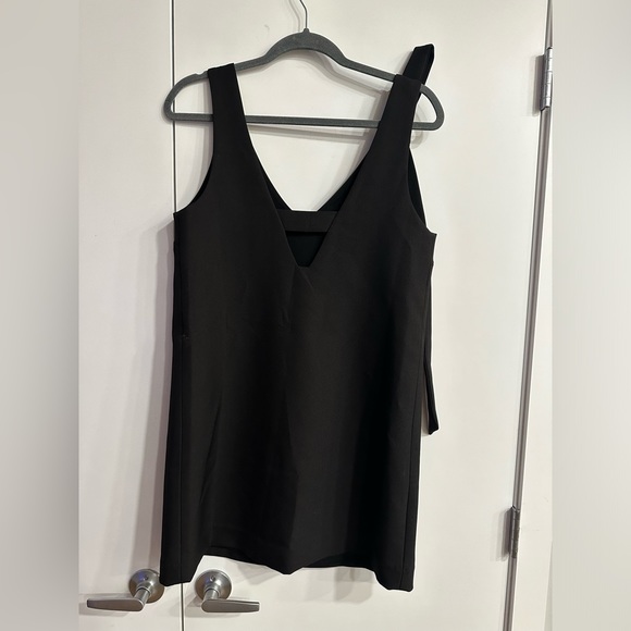 KENDALL + KYLE BLACK MINI DRESS - Picture 2 of 7